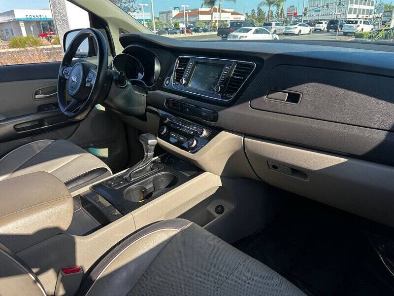 2017 Kia Sedona LX