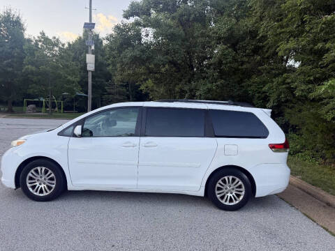 2012 Toyota Sienna XLE 8-Passenger