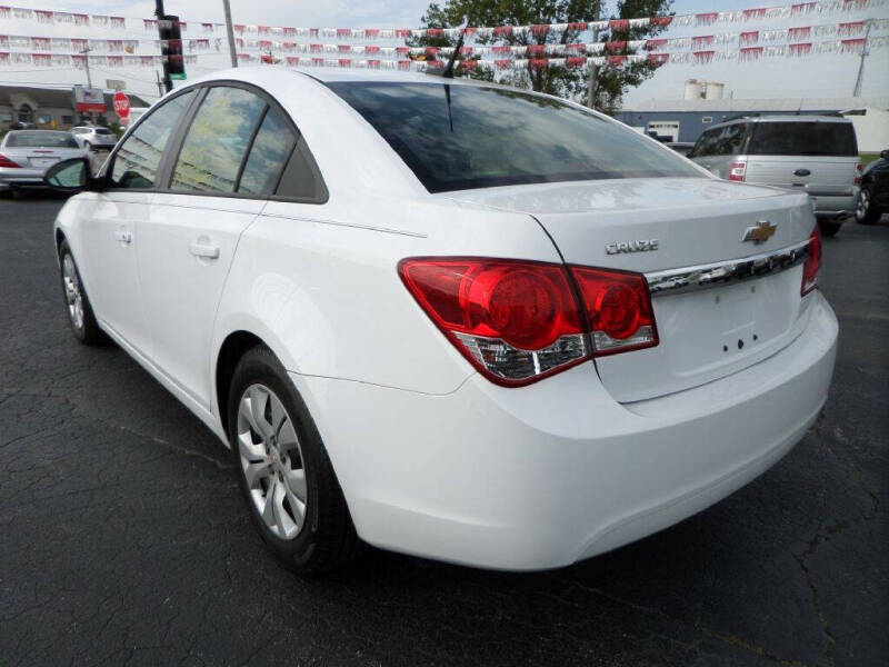 2013 Chevrolet Cruze LS photo 10