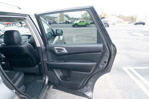 2017 Nissan Pathfinder SL