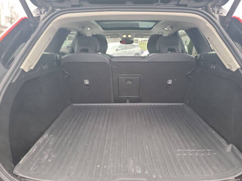 2023 Volvo XC60 B5 Plus Dark Theme