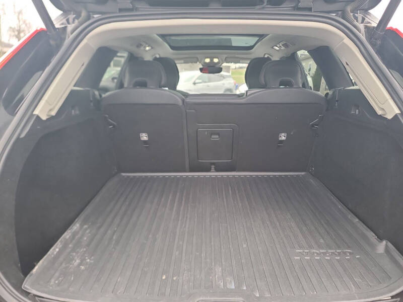 2023 Volvo XC60 B5 Plus Dark Theme