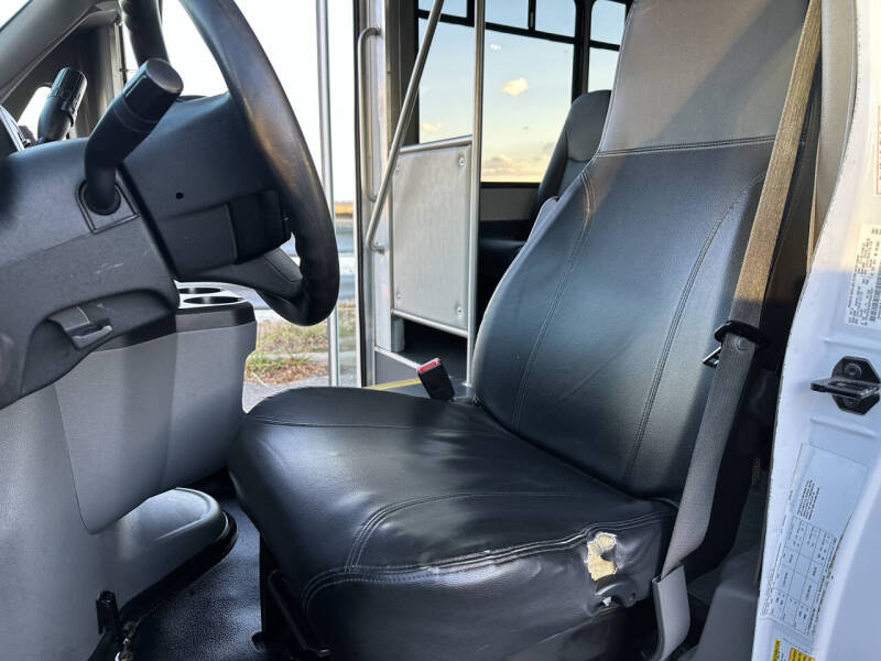 2023 Ford E-Series E-450 SD