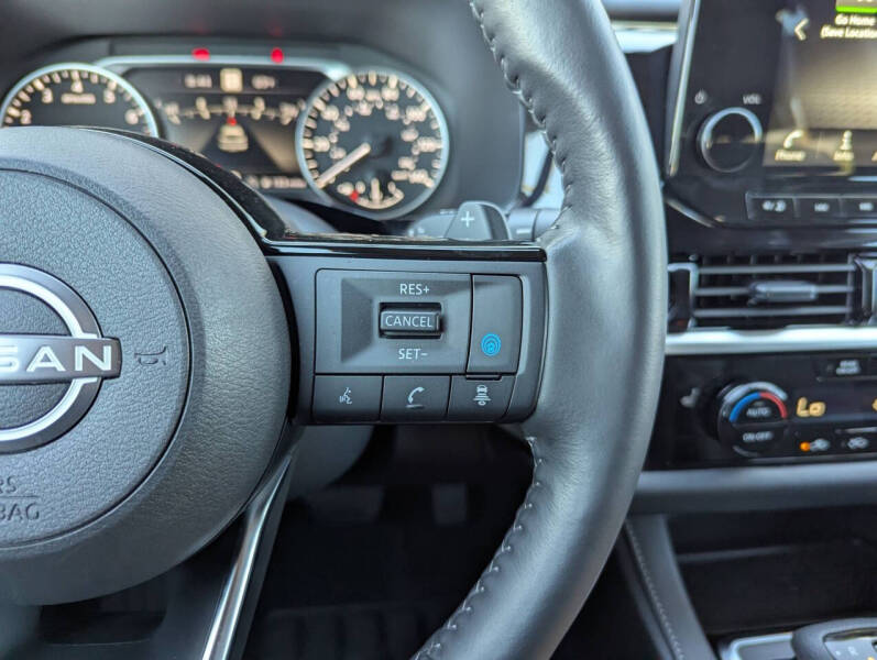 2024 Nissan Pathfinder SL