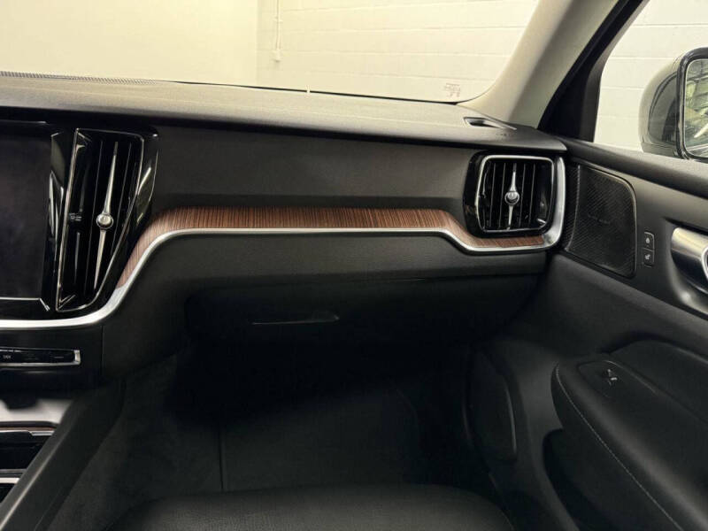 2024 Volvo S60 B5 Plus Dark Theme