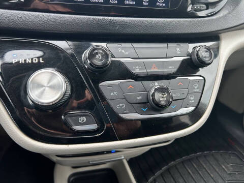 2017 Chrysler Pacifica Touring-L Plus