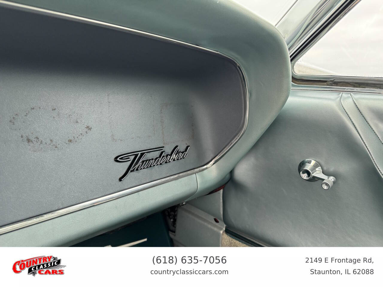 1966 Ford Thunderbird 29