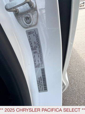 2025 Chrysler Pacifica Select