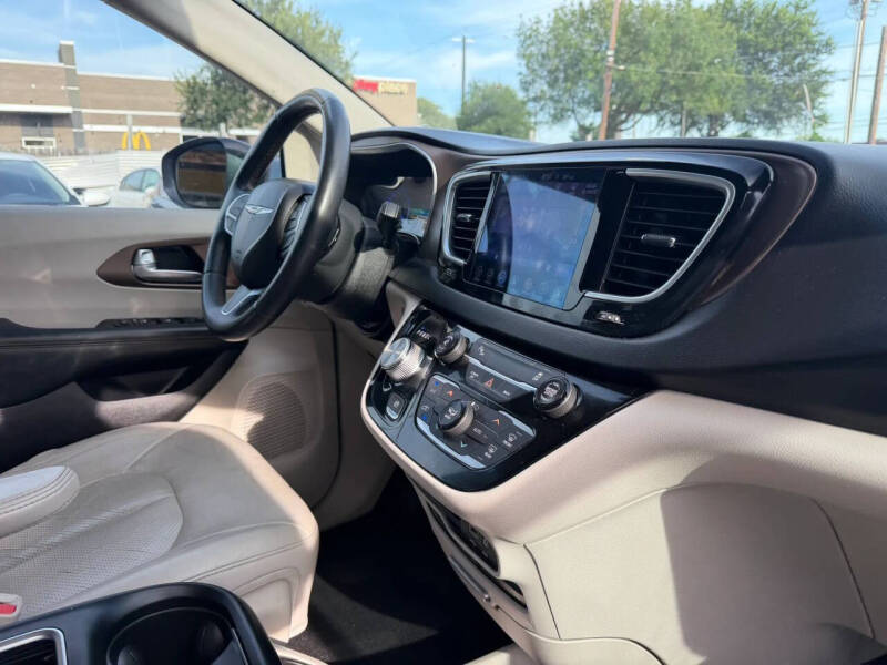 2017 Chrysler Pacifica Touring-L Plus