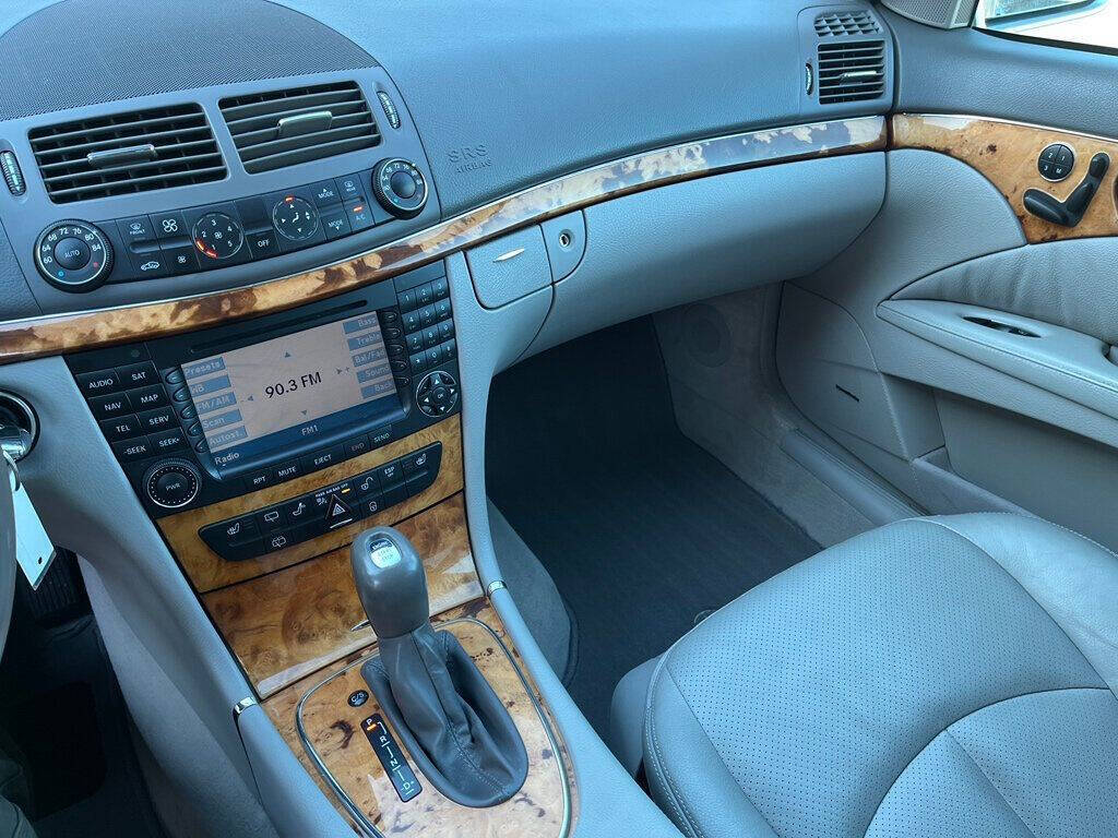 2006 Mercedes-Benz E-Class 24