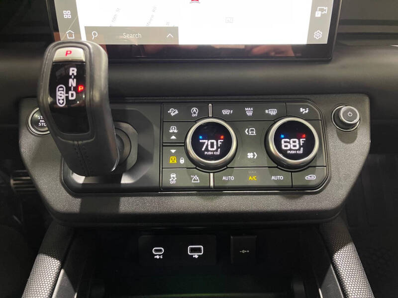 2022 Land Rover Defender 110 V8