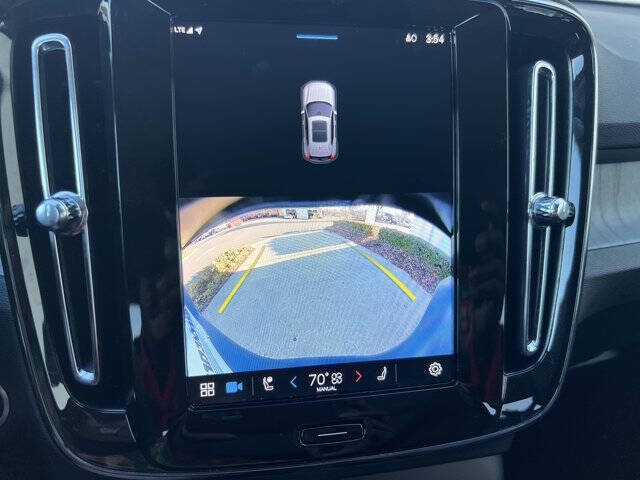 2025 Volvo XC40 B5 Core Bright Theme