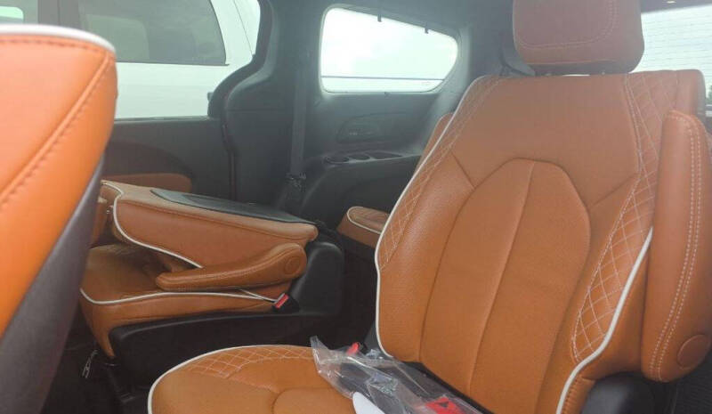 2025 Chrysler Pacifica Pinnacle