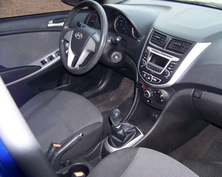 2014 Hyundai Accent GS photo 12