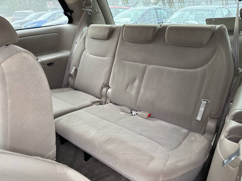 2005 Toyota Sienna LE 8 Passenger