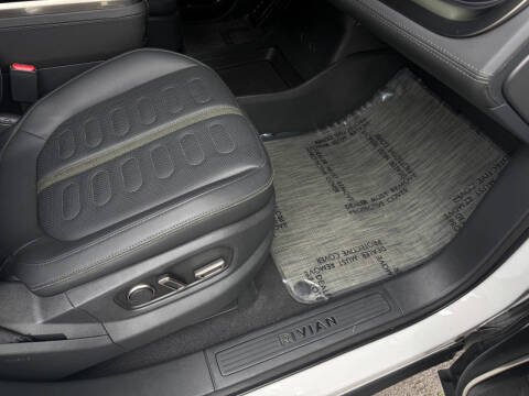 2023 Rivian R1S Adventure