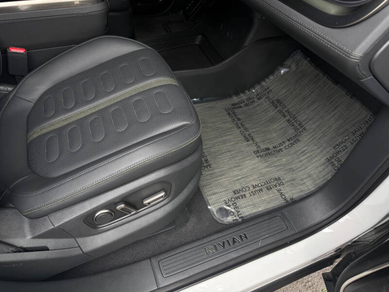 2023 Rivian R1S Adventure