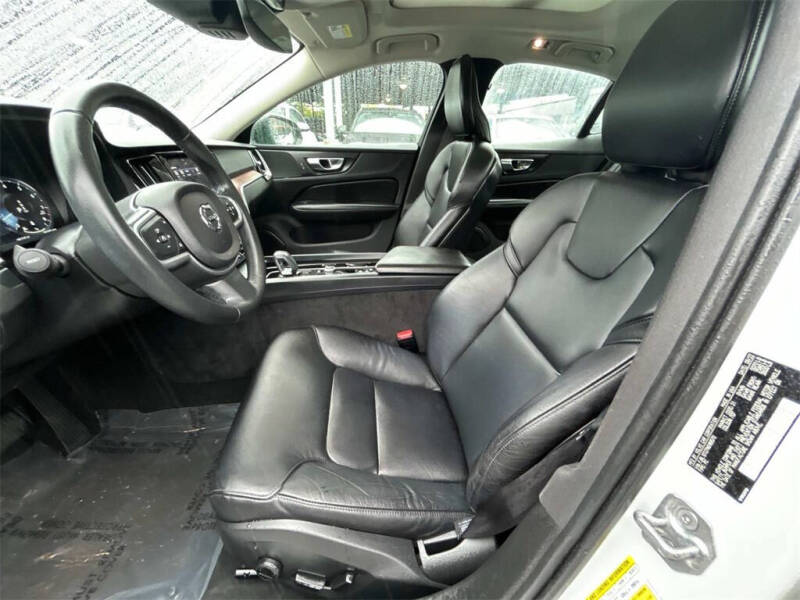 2022 Volvo S60 B5 Momentum