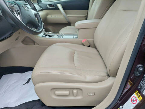 2011 Toyota Highlander SE