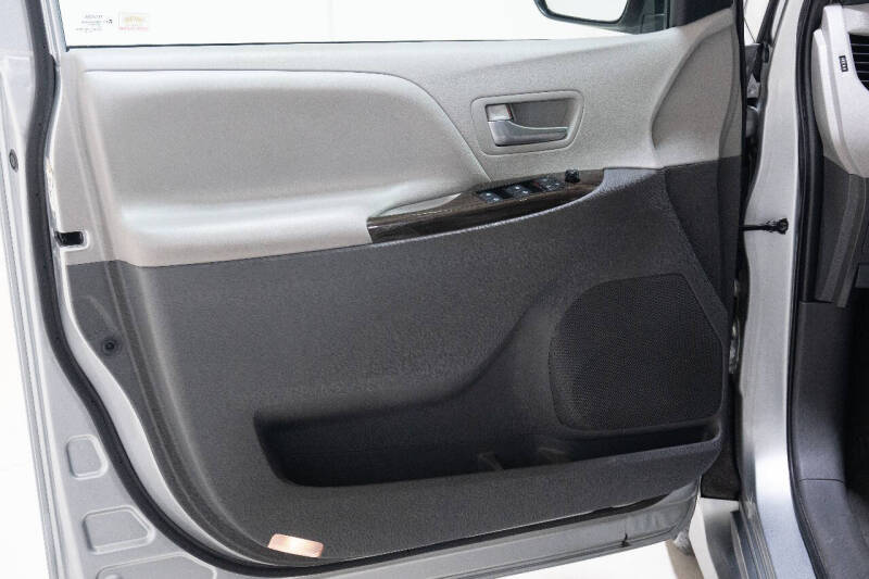 2020 Toyota Sienna XLE Premium 8-Passenger