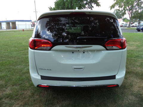 2017 Chrysler Pacifica Touring-L