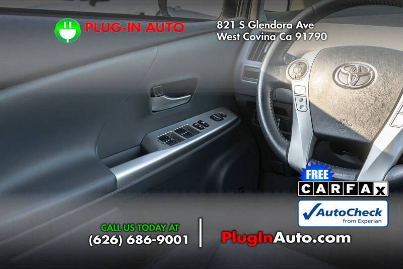 2013 Toyota Prius v Five