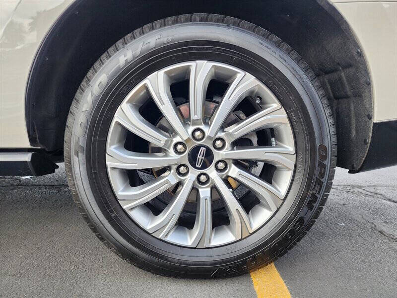 2023 Lincoln Navigator Standard