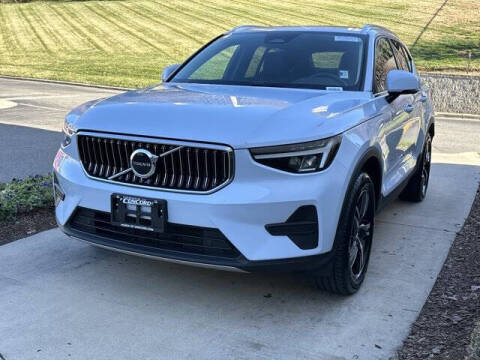 2025 Volvo XC40 B5 Core Bright Theme