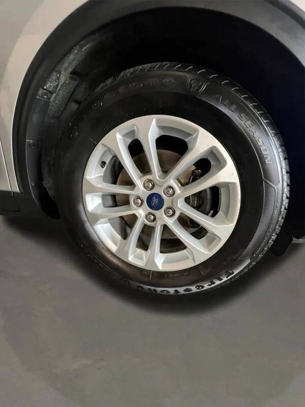 2020 Ford Escape SE