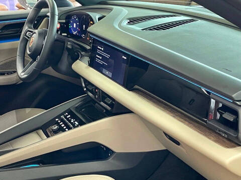 2025 Porsche Macan 4 Electric