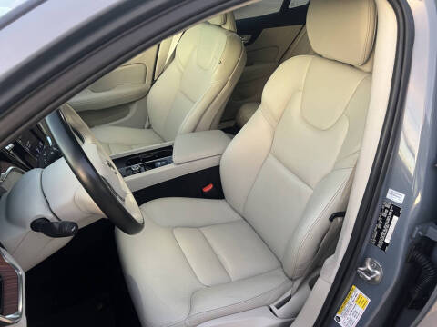 2022 Volvo S60 B5 Momentum