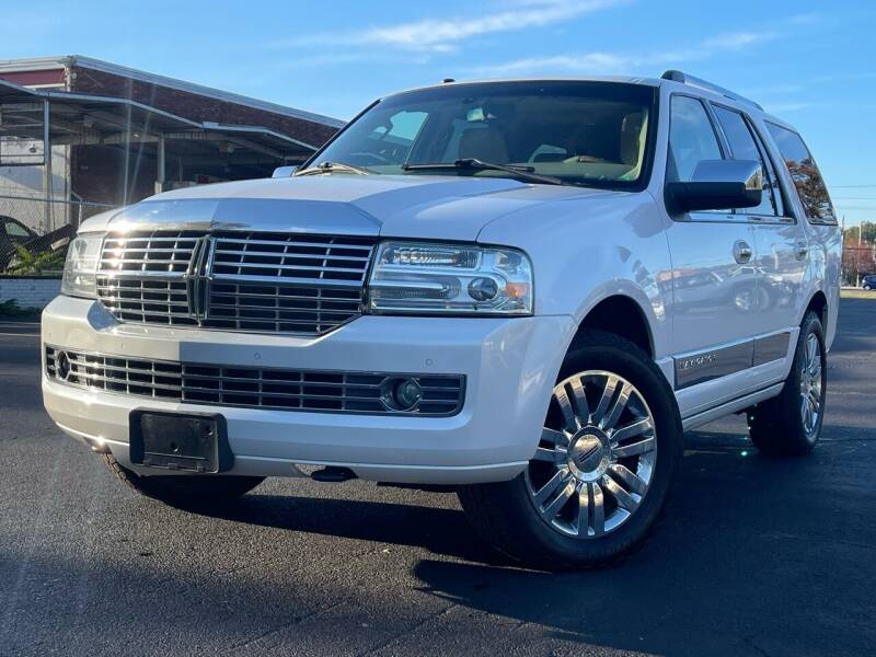 2010 Lincoln Navigator for sale at MAGIC AUTO SALES in Little Ferry NJ
