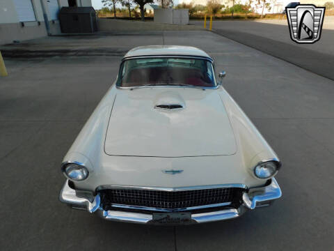 1957 Ford Thunderbird