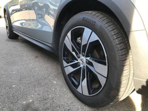 2025 Volvo V60 Cross Country B5 Plus