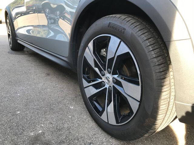 2025 Volvo V60 Cross Country B5 Plus