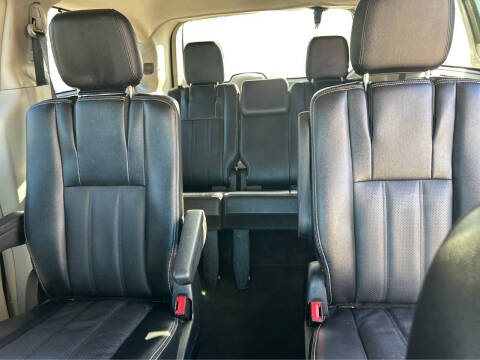 2015 Chrysler Town and Country Touring-L