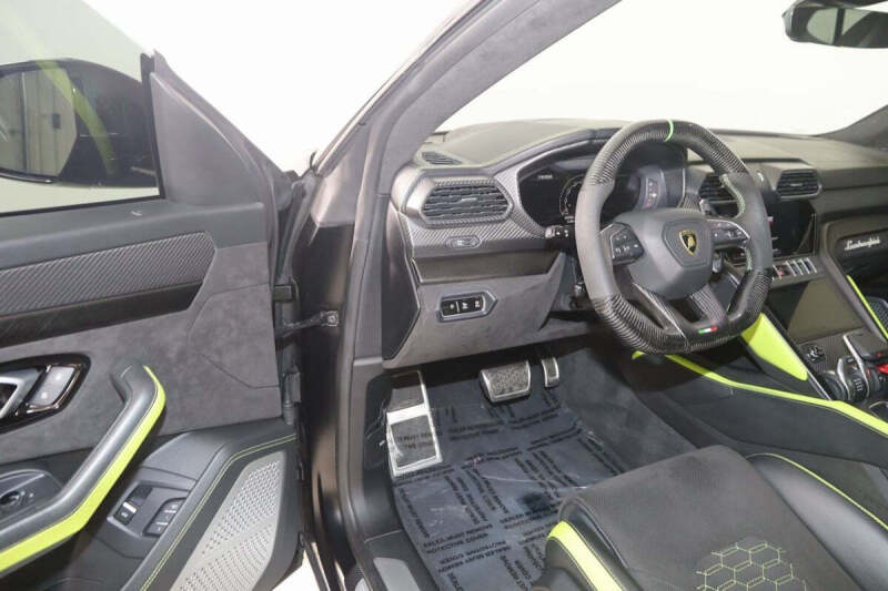 2022 Lamborghini Urus