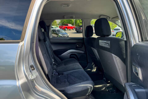 2009 Mitsubishi Outlander ES