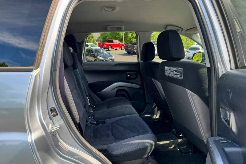 2009 Mitsubishi Outlander ES