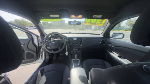 2013 Chrysler 200 LX