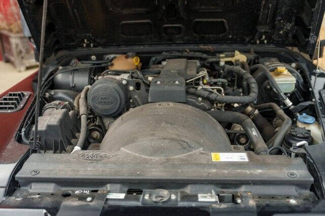 1985 Land Rover Defender 90 2.4L PUMA