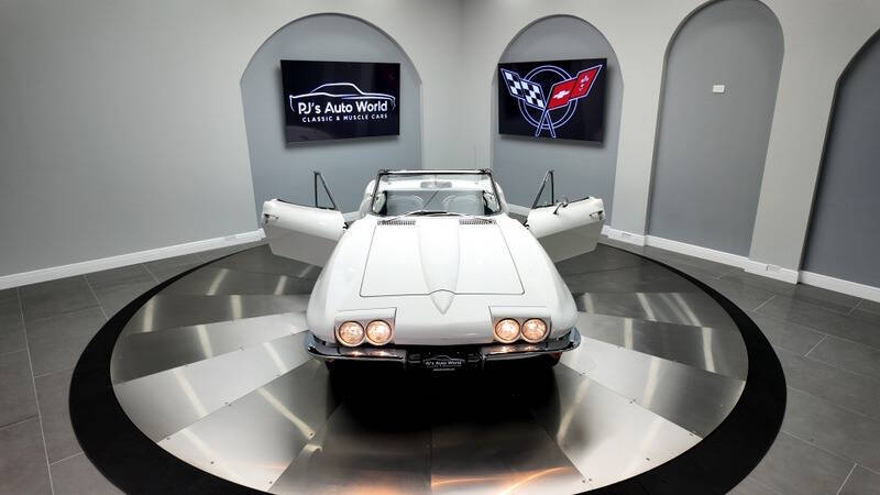 1965 Chevrolet Corvette 43