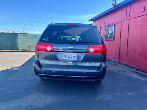 2007 Toyota Sienna XLE 7-Passenger