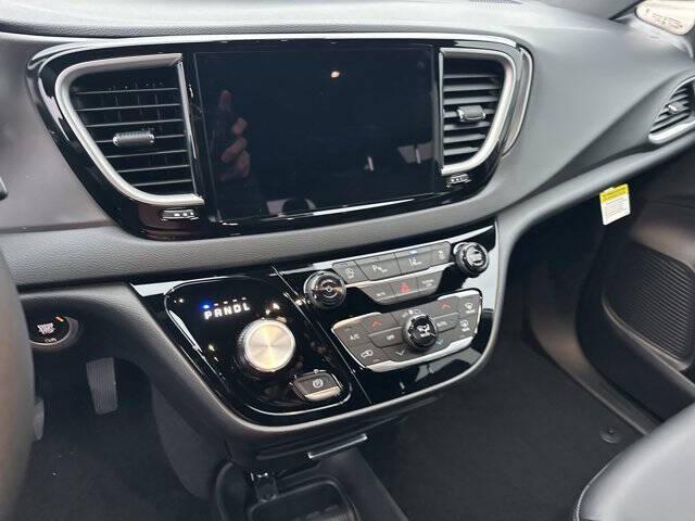 2026 Chrysler Voyager LX