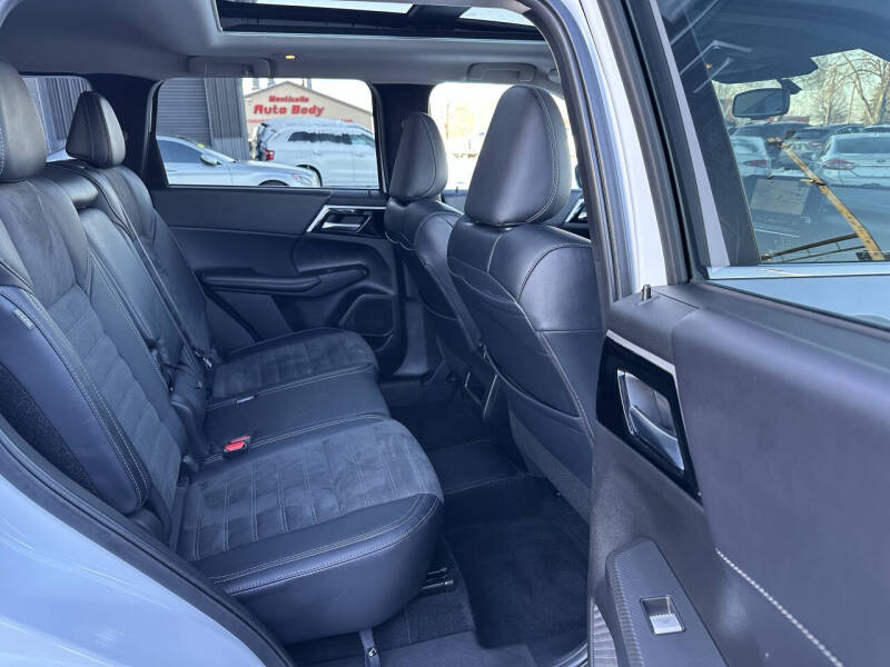 2023 Mitsubishi Outlander PHEV SE