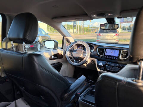 2017 Chrysler Pacifica Touring-L