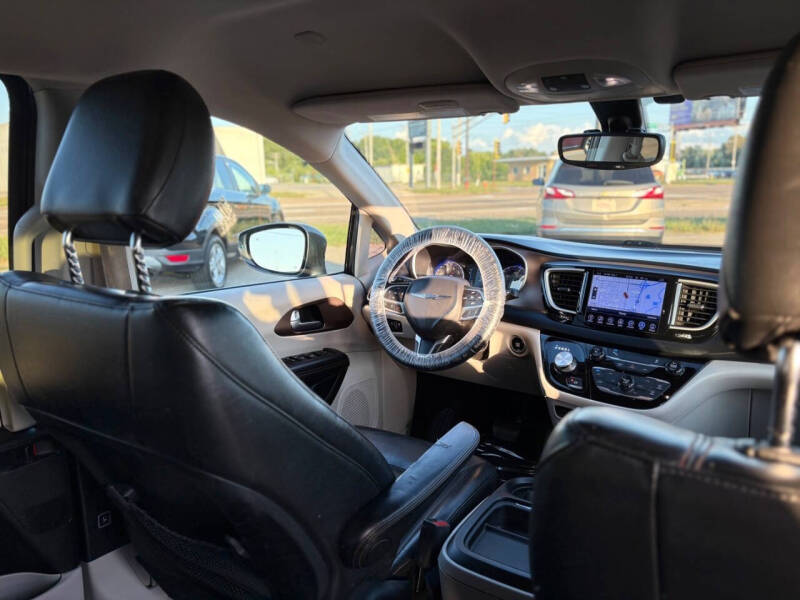 2017 Chrysler Pacifica Touring-L