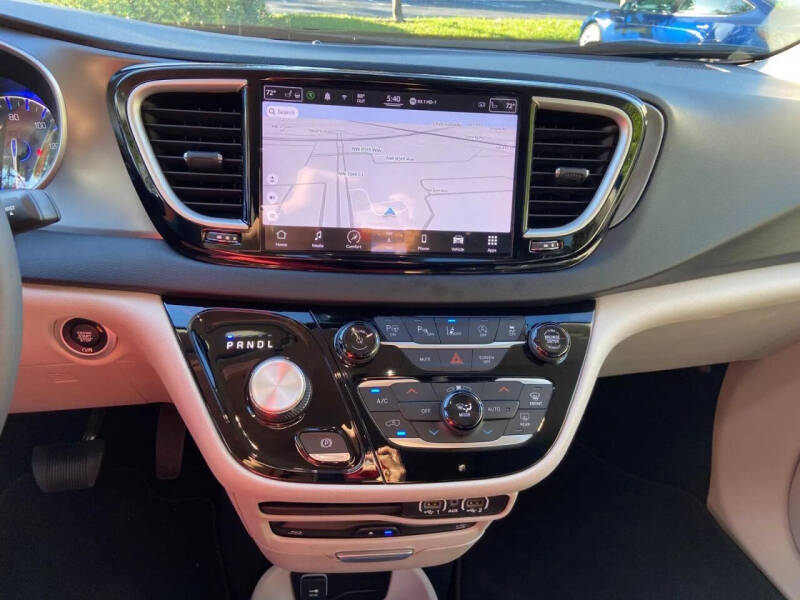 2022 Chrysler Pacifica Touring L