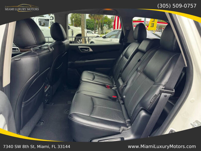 2020 Nissan Pathfinder SL