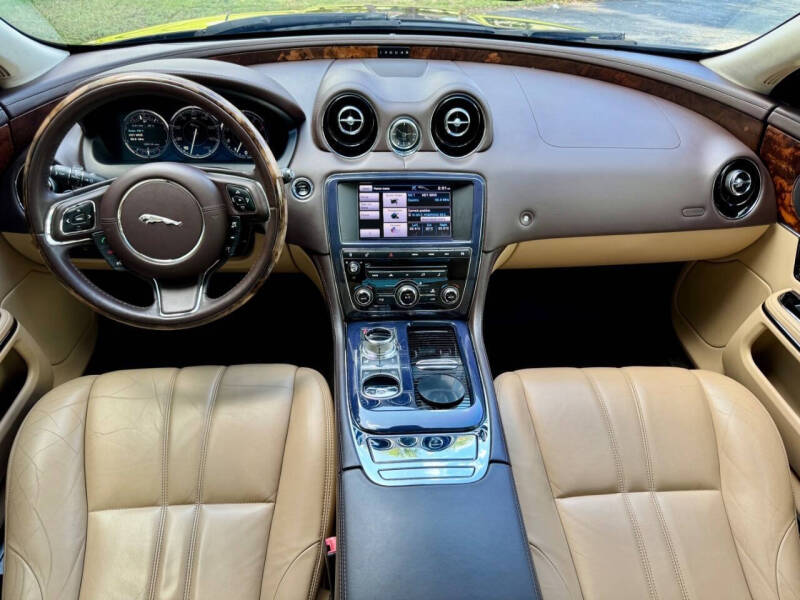 2013 Jaguar XJ